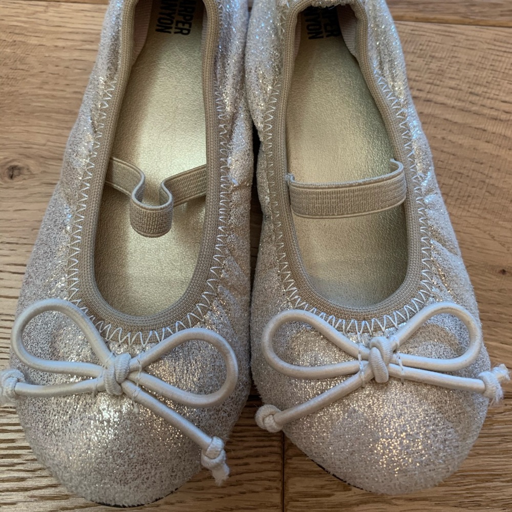 Girls Harper Canyon Ballet Flats in Gold US9 EUC